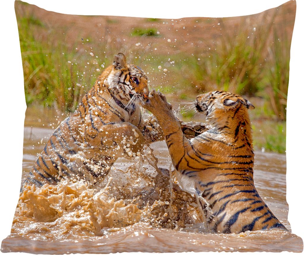 MuchoWow Zierkissen Sofakissen Wohnzimmer Dekokissen 40x40 cm Junge Tiger spielen im Wasser - Foto Kissen - Schlafzimmer Dekoration
