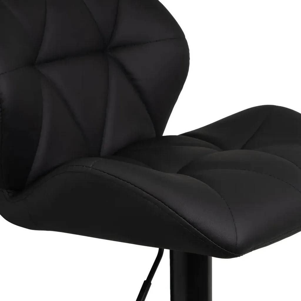 Tabouret de bar design en métal noir pour comptoir de cuisine moderne