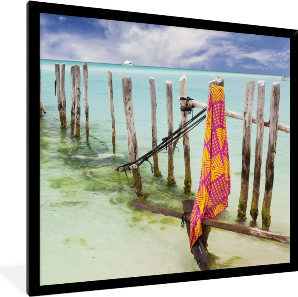 MuchoWow MuchoWow Gerahmtes Poster Holzpfähle im Karibischen Meer auf der Insel Isla Mujeres 40x40 cm - Poster mit zchwarzem Bilderrahmen - Mi...