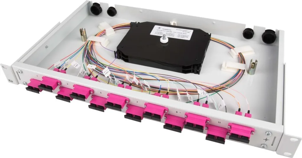 Boîte d'épissure OM4 50/125 12xSCD Telegärtner TNSB avec châssis renforcé