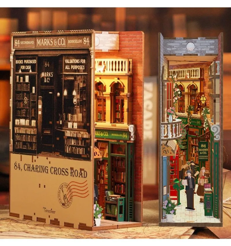 Idée Cadeau Maquette 3D Bois 84 Charing Cross Road pour Coin Lecture