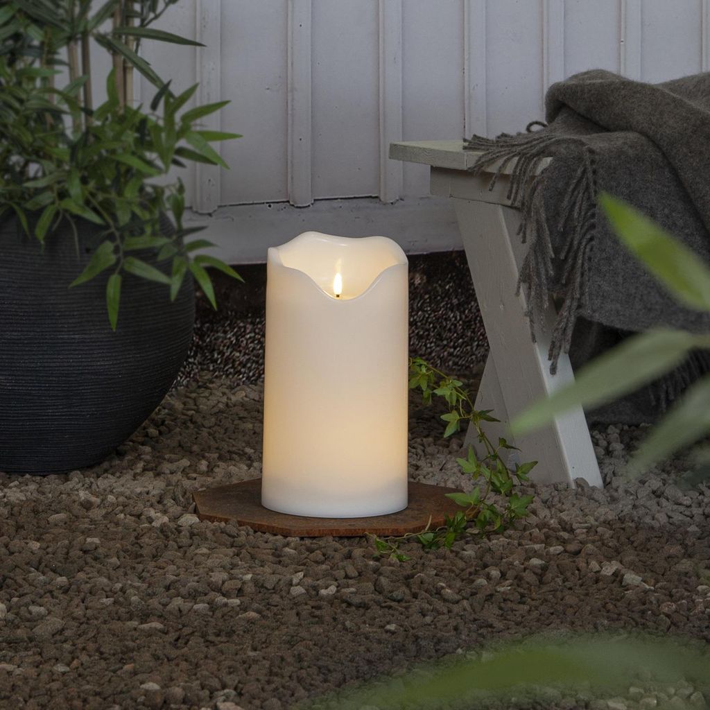 LED Stumpenkerze Flamme - Kunststoff - warmweiße 3D Flamme - H: 30cm - Timer - für Außen - weiß