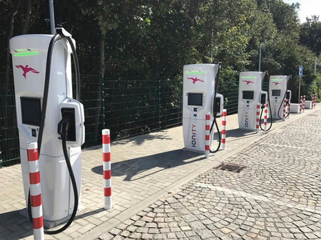 Absperrpfosten Stahlrohr Ø 89 mm x 2,9 mm ortsfest zum Einbetonieren mit 1 Öse weiß-rot H = 1300 mm