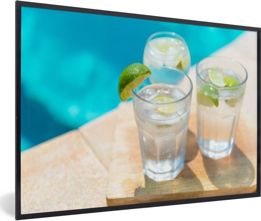 MuchoWow Gerahmtes Poster Buntes und lebhaftes Bild von zwei kalten Gin Tonics 90x60 cm - Poster mit Schwarzem Bilderrahmen Wandposter Rahmen Fot...