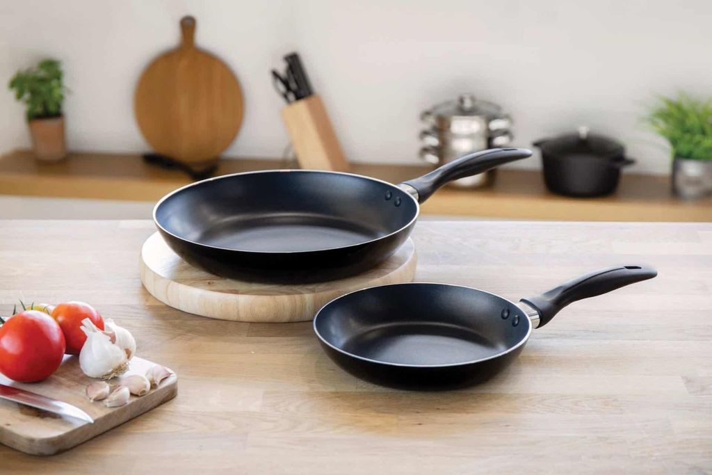 KitchenCraft Set de 2 Pfannen de Aluminium Antihaft-Induktions-Kochgeschirr in Box de Geschenk-Set 20cm und 28cm