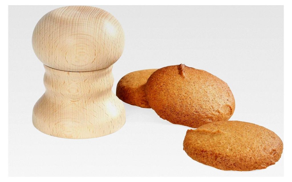 Lebkuchenformer Ø 7 cm aus Buchenholz, 7 x 7 x 10 cm, Einfaches Teiglösen