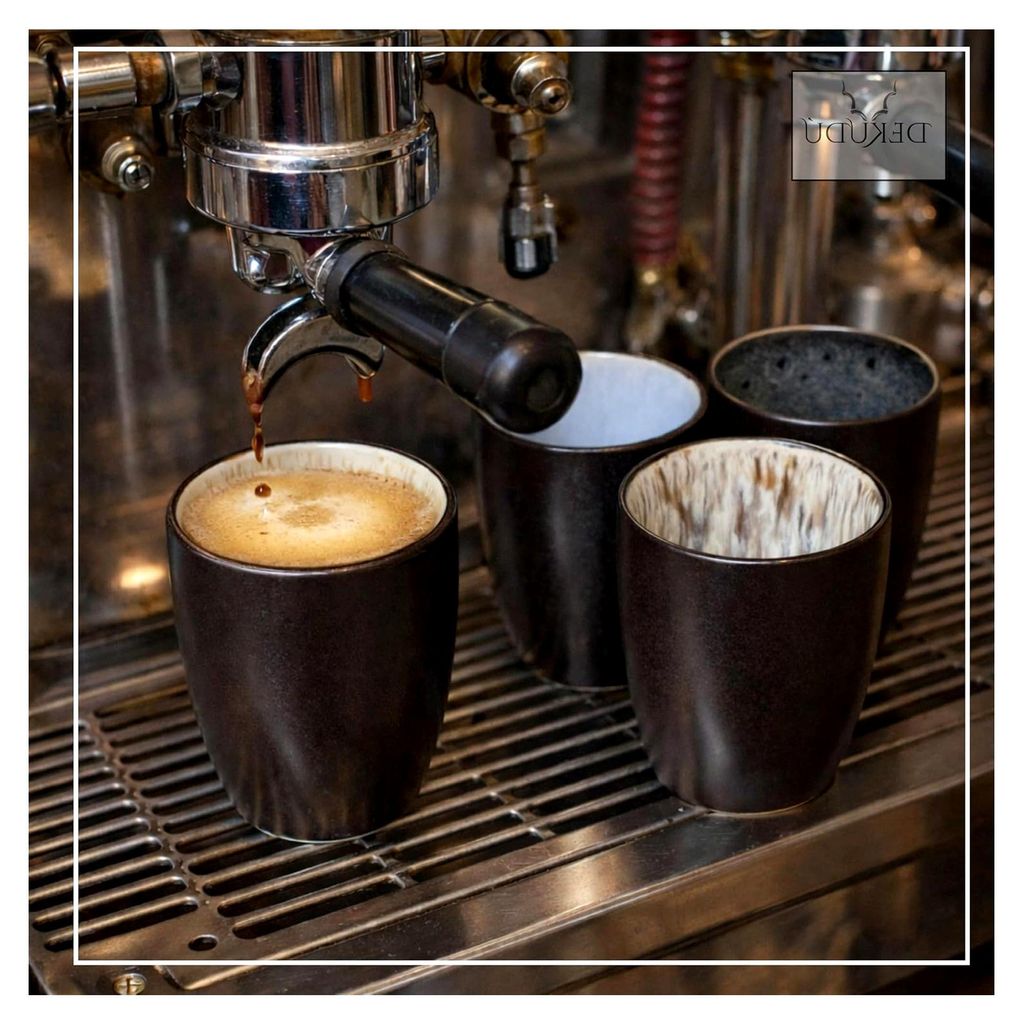 Espressotassen Set aus Steingut - Handgefertigt - 4 Stück à 100 ml - Spülmaschinen- und mikrowellengeeignet - Kratzfest - Modern