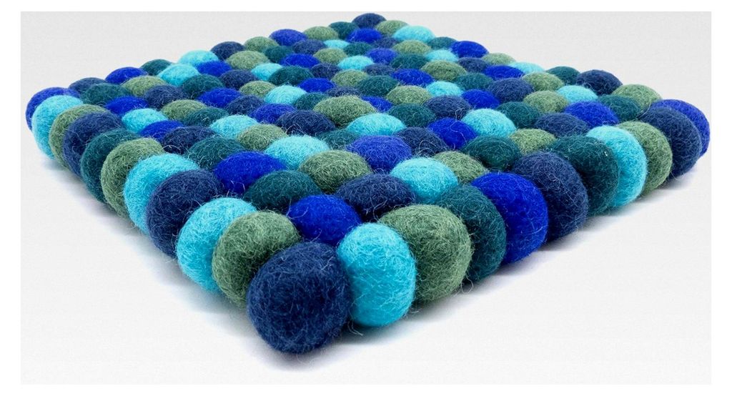 Filzuntersetzer aus Filzkugeln quadratisch in türkis und blau, 100% Wolle, handgefertigt, Topfuntersetzer bunt (20x20 cm)