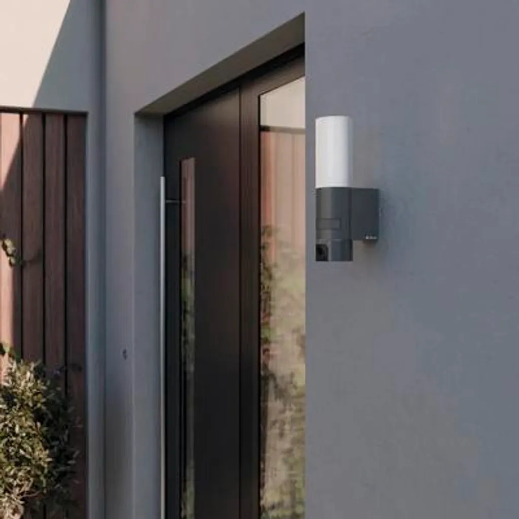 Éclairage Extérieur Connecté Steinel 625 CAM SC pour Entrée Sécurisée