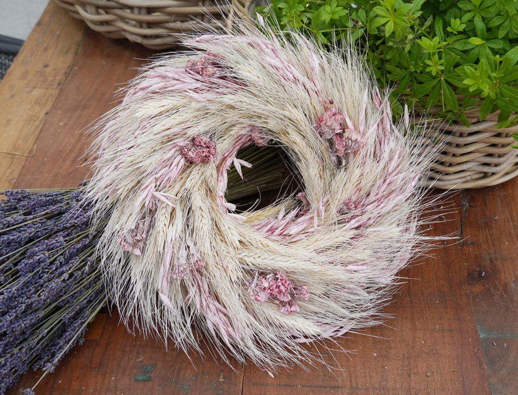 Trockenblumenkranz aus Getreide & rosa Blüten | Handgemachter Naturkranz | 28 cm | Tischdeko & Geschenkidee – Mehrfarbig