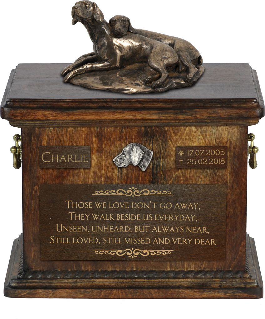 Weimaraner, Weimaraner Vorstehhund - Eine Urne für die Asche eines Hundes, eine Urne mit einer Statue, eine personalisierte Hundeurne von der Mark...