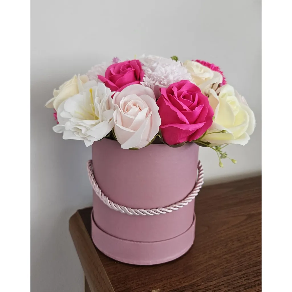 Composition de roses en savon parfumées - Objet de décoration florale