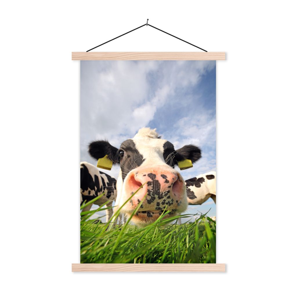 MuchoWow Textilposter Kuh - Bauernhof - Gras - Tiere 40x60 cm mit holzfarbenen Rahmen - Poster