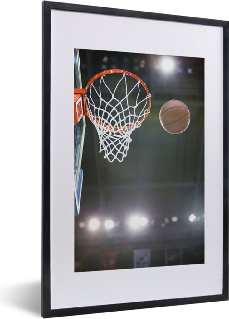 MuchoWow Gerahmtes Poster Der Basketball geht in Richtung Korb 40x60 cm - Poster mit Schwarzem Bilderrahmen Wandposter Rahmen Foto Bilder - Poste...