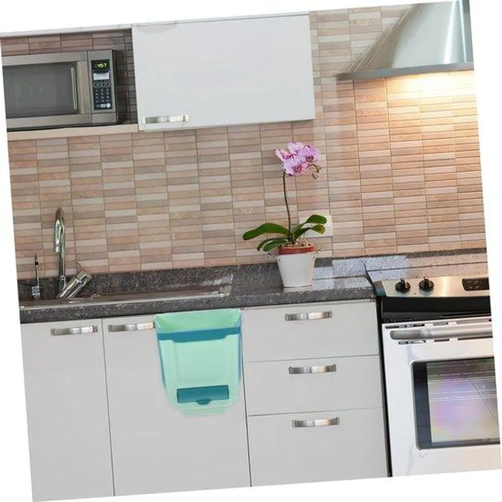 Solution tri sélectif cuisine : petite poubelle verte et sacs biodéchets