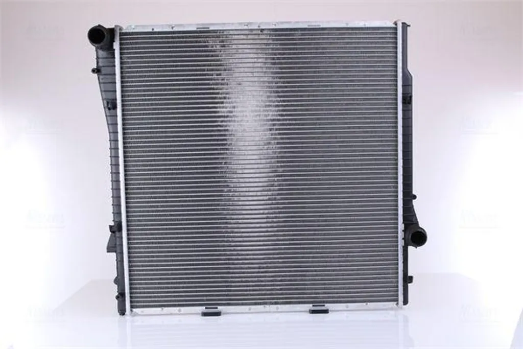Radiateur de Refroidissement Moteur Nissens 60819 pour BMW X5 Diesel