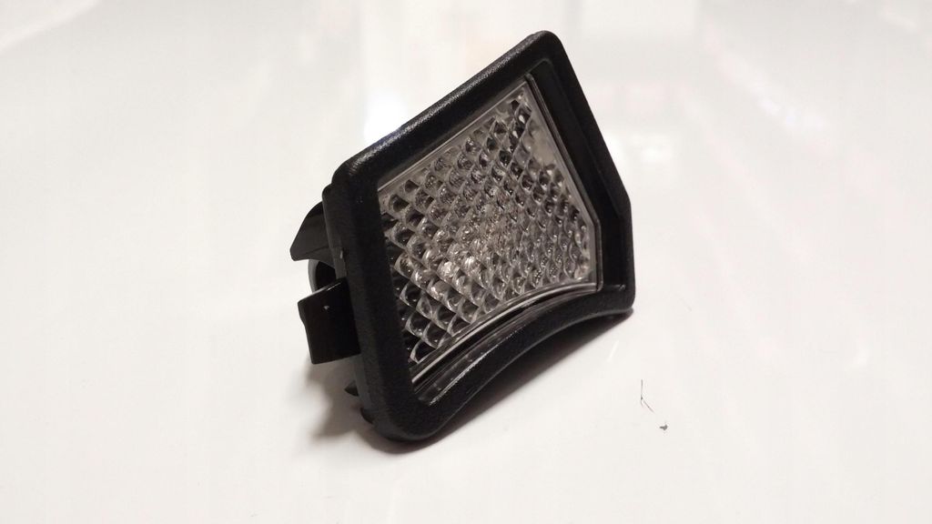 VOLVO V40 S60 V60 S80 linke untere Spiegelleuchte 31217838