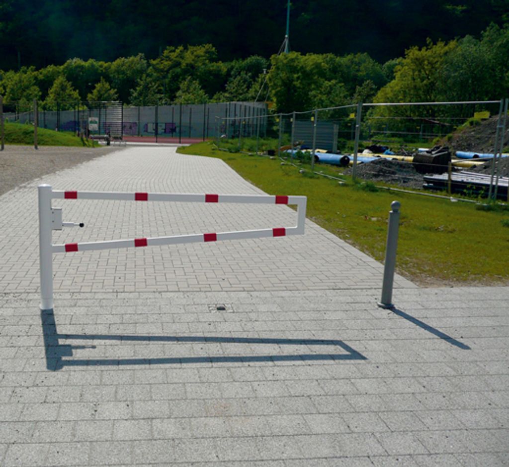 Drehbare Wegesperre, zum Einbetonieren, mit Lackierung, mit Vorhangschloss, 3500 mm breit