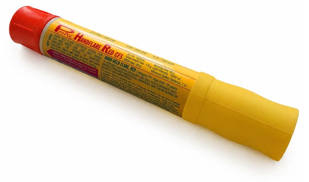 Seenotfackel Kategorie T1 mit gelbem Griff und roter Schutzkappe vor weißem Hintergrund. Handfackel mit weißem Abbrand, 60 Sekunden Brenndauer und 3.000 Candela Lichtstärke.