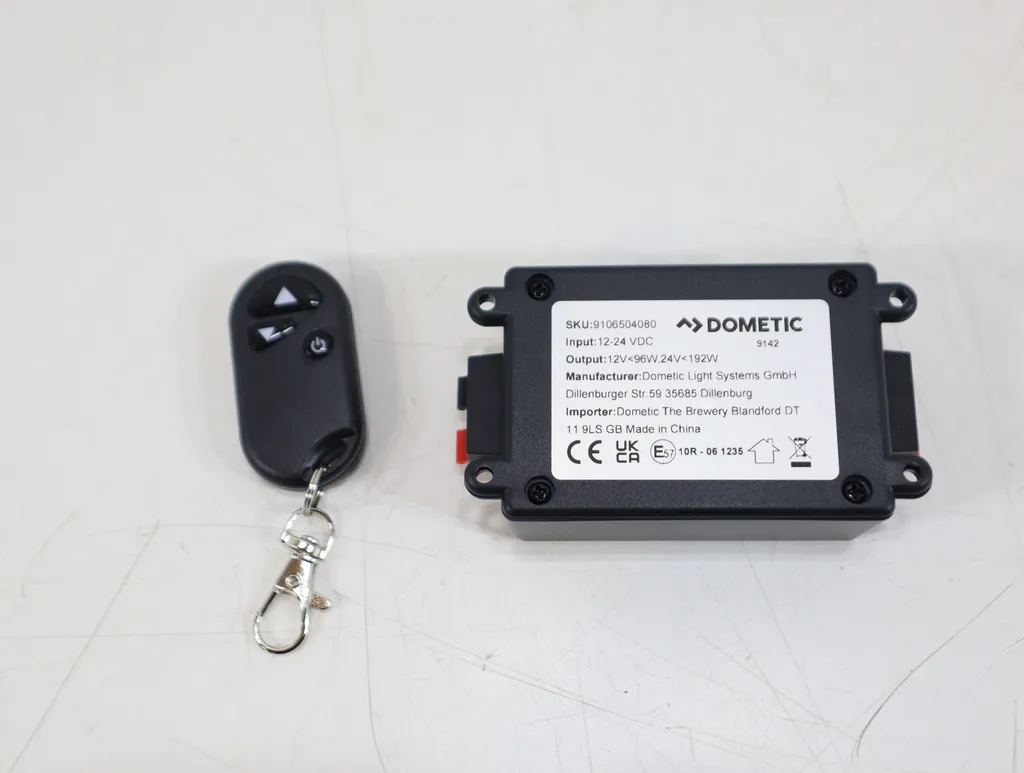 Module de gestion d'éclairage sans fil Dometic pour systèmes 12V
