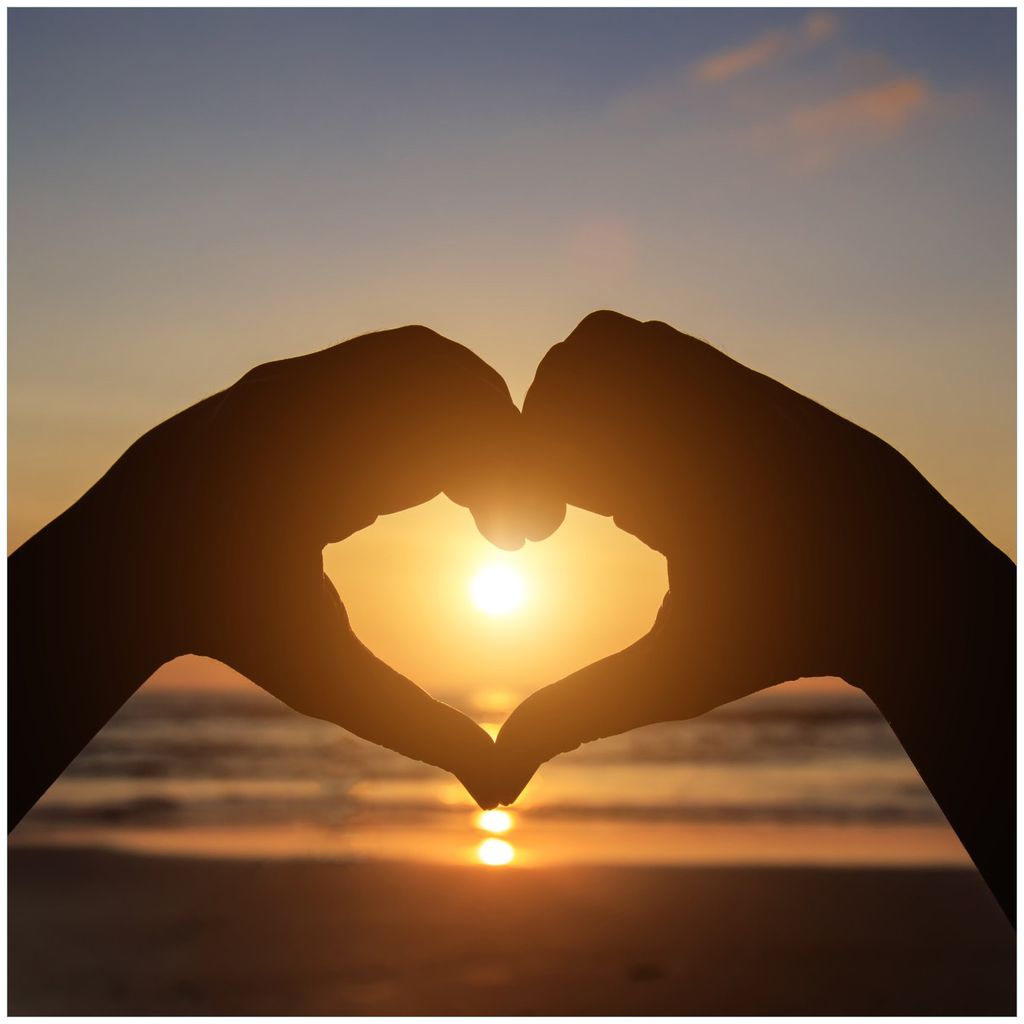 Wallario Wandbild aus Acryl, 50 x 50 cm, freischwebende Optik - Liebe im Herzen der Sonne - Strand und Meer