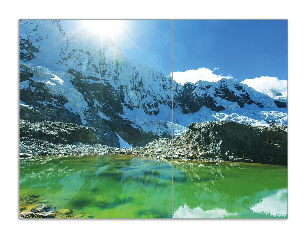 Wallario Herdabdeckplatte aus Glas, Größe 70 x 52 cm 2-teilig, Motiv Grüner See in den Anden mit Spiegelung im Wasser