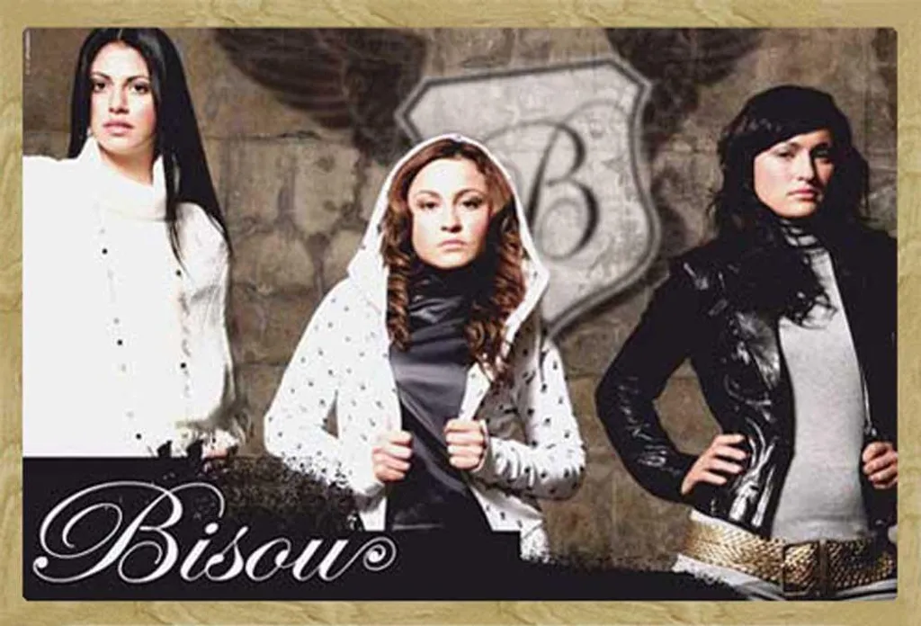 Poster Artistico Bisou Ragazze con Cornice Shinsuke Maxi MDF Faggio