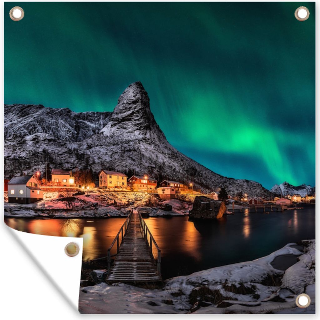 MuchoWow 100x100 cm Outdoor-Poster Gartendeko Sichtschutz Garten Poster für den Garten Nordlicht - Island - Schnee - Dorf - Grün - Berge