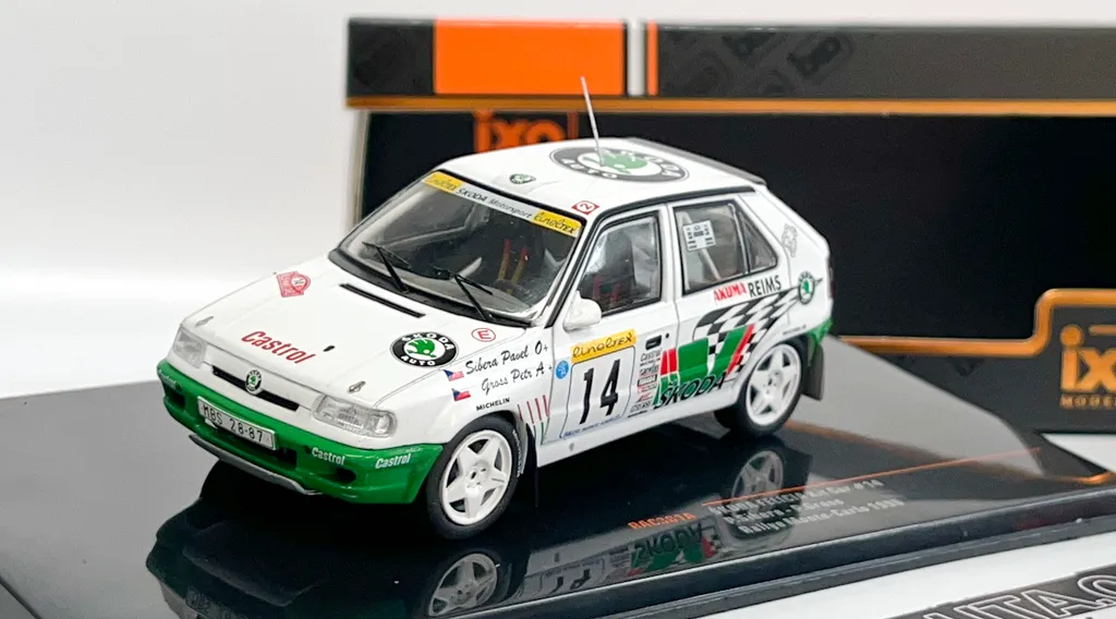 Škoda Felicia Kit Car IXO 1/43 : Cadeau Idéal pour Collectionneur WRC