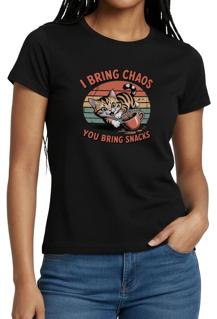 Spreadshirt I Bring Chaos You Bring Snacks | Verspielte Katze Frauen T-Shirt, M, Schwarz