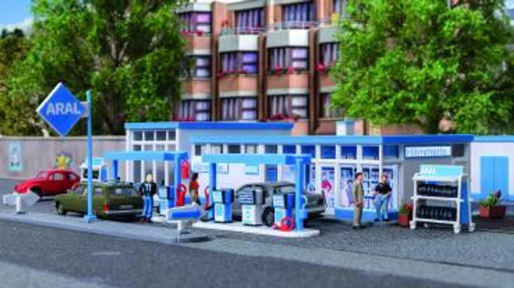 Station-service Aral H0 Kibri 38541 : Finissez votre Décor de Ville Miniature