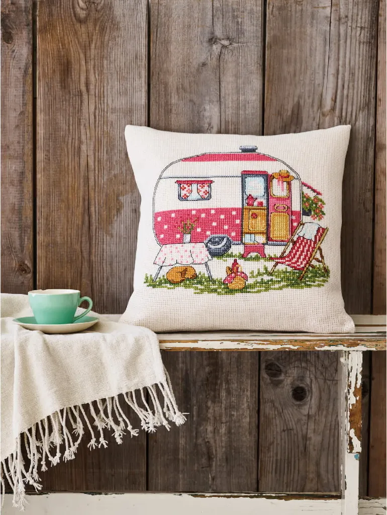 Broderie point de croix Permin pour Coussin Caravane en toile Aïda