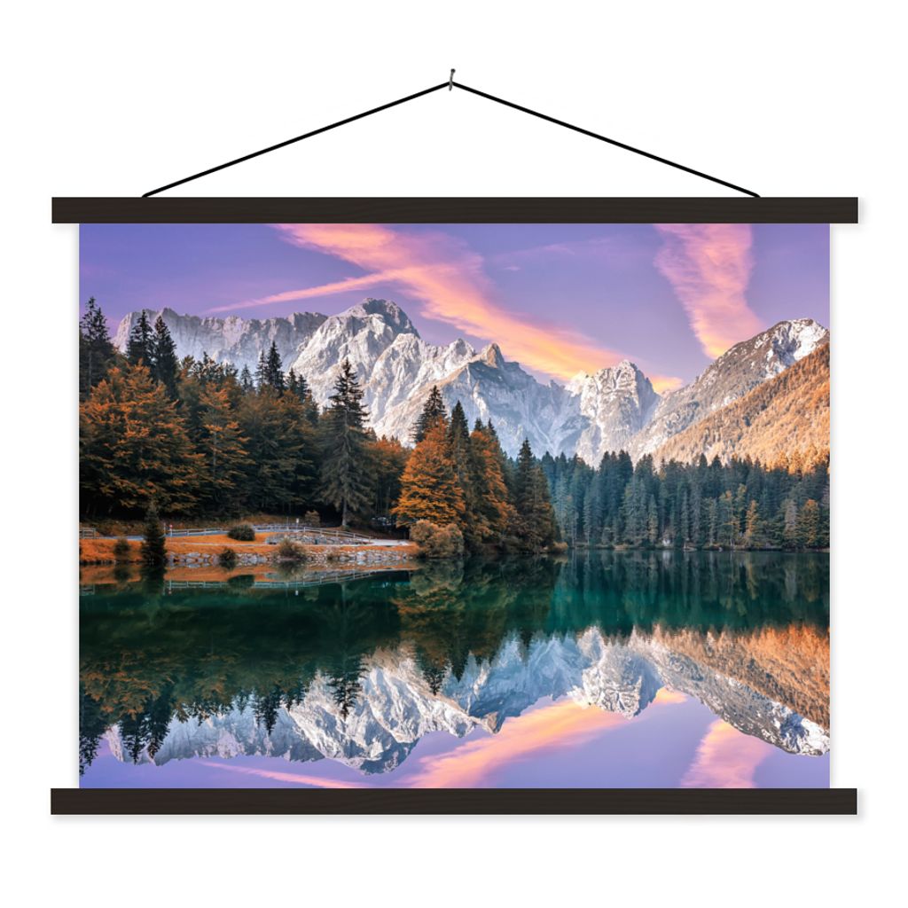 MuchoWow Textilposter Berg - Wald - Wasser - Himmel - Rosa - Lila 60x45 cm mit schwarzem Rahmen - Poster Schlafzimmer