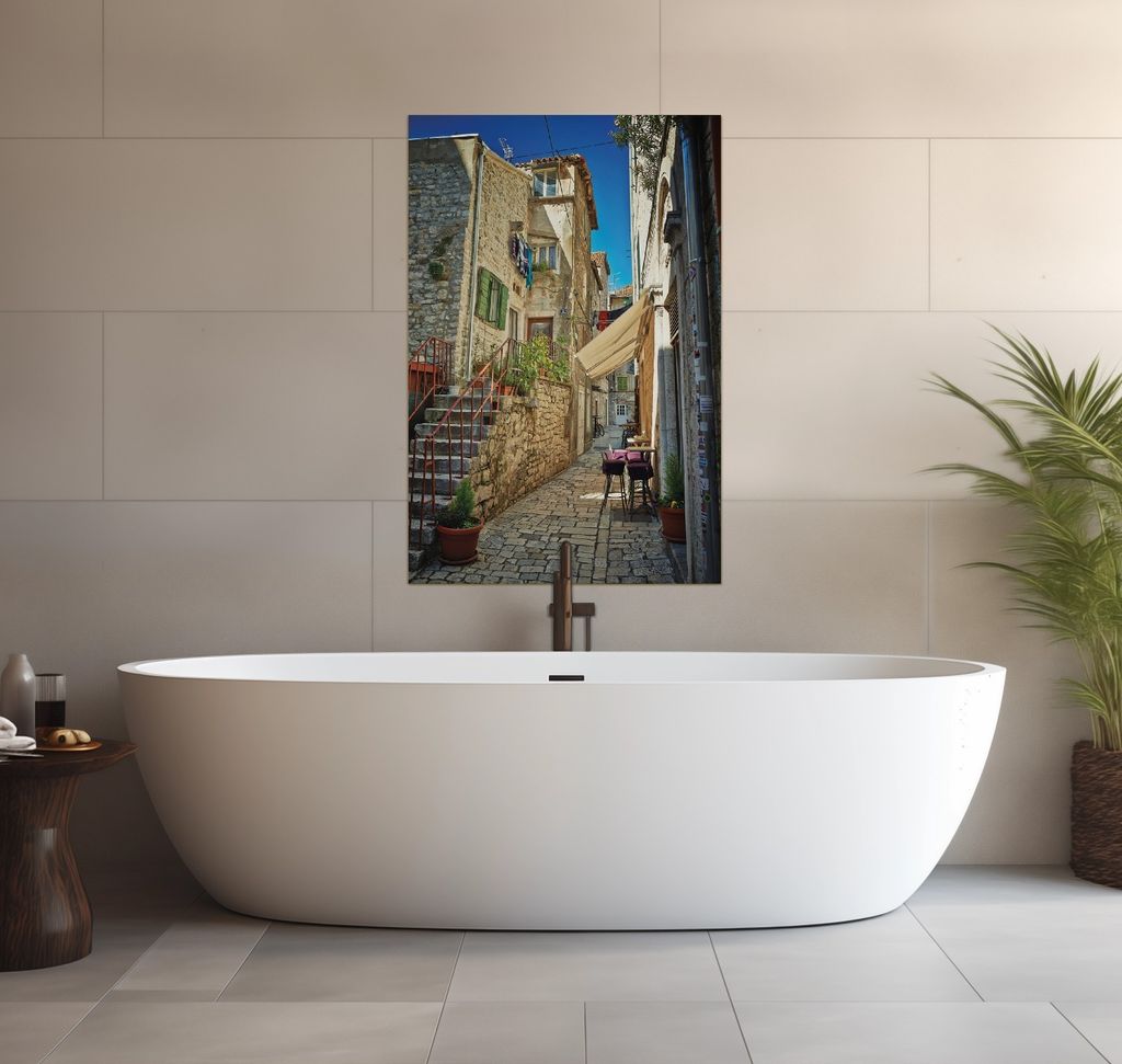 Wallario wasserfestes Poster selbstklebend 91,50 x 61 cm, Romantische Gasse in Kroatien mitten in der Stadt, Badezimmerposter Spritzschutz mit Hoch...