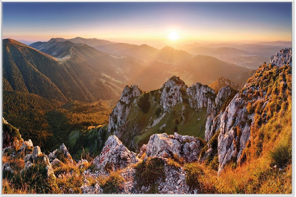 Wallario Wandbild Berglandschaft mit Sonnenuntergang in der Slowakei, Größe: 61 x 91,50 cm, Poster mit weißem Aluminiumrahmen
