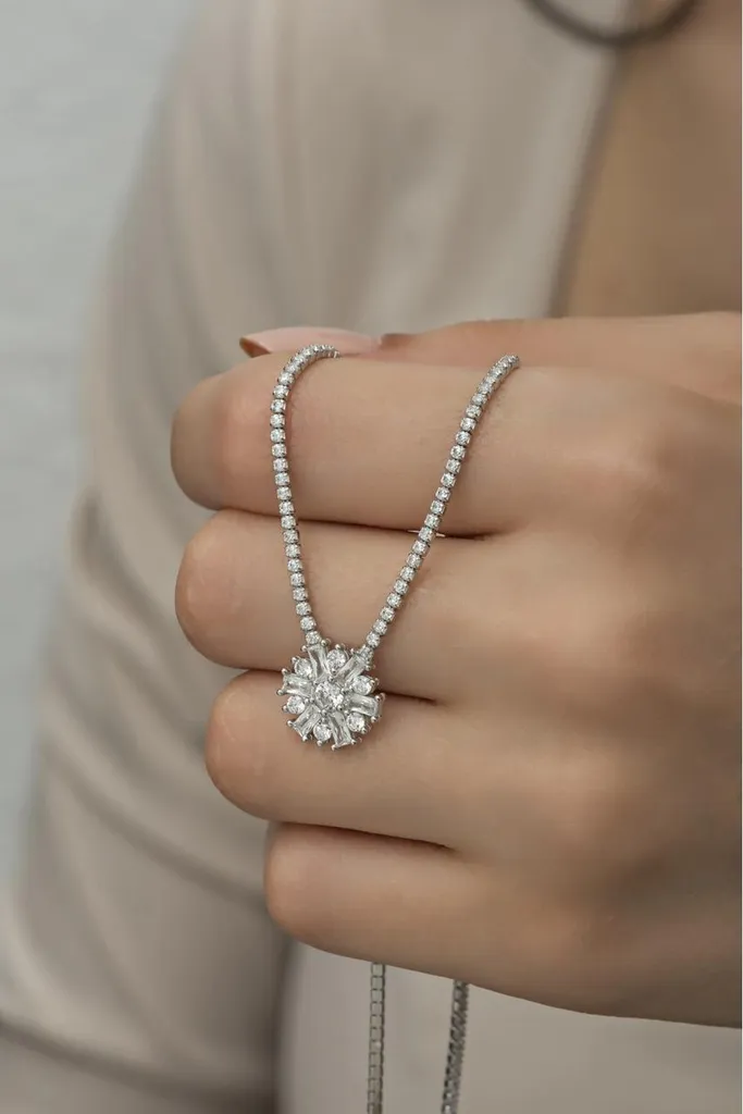 Collier fleur zircone étincelant en argent et chaîne Su-Yolu fluide