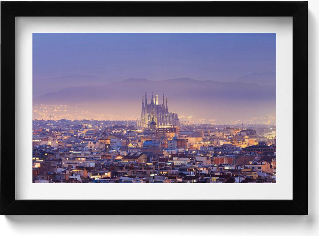 Blick auf Barcelona und die Sagrada bei Nacht– Wandbild mit Rahmen – Gerahmtes Bild – Wanddekoration – 30x20 cm – Schwarz Rahmen