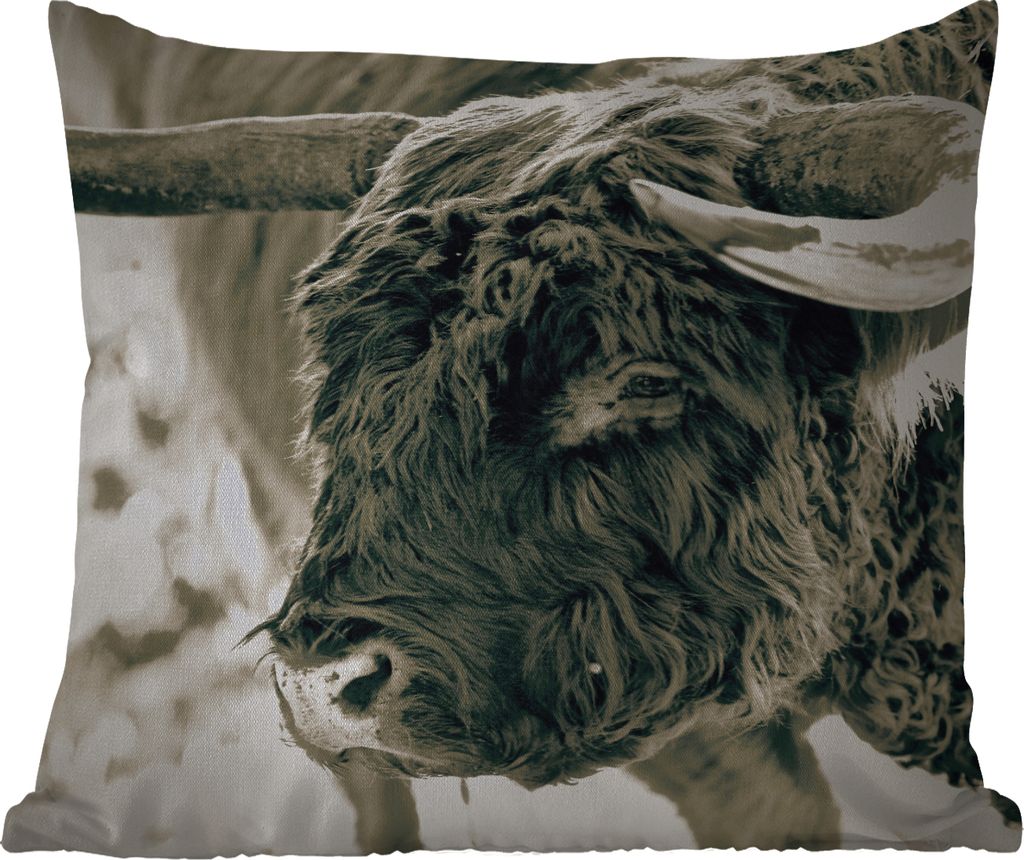 MuchoWow Outdoor Kissen - Schottisches Hochlandrind - Schnee - Hörner - 45x45 cm - Wetterfest - Lounge Kissen - Fotokissen - Dekoratives Kissen