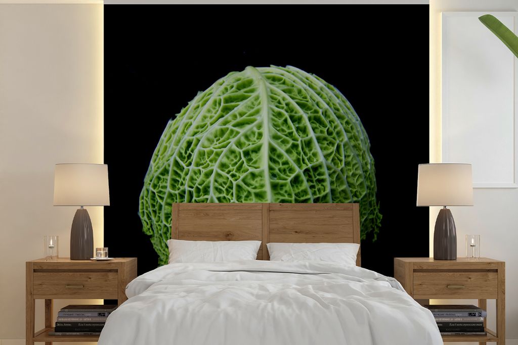 MuchoWow Fototapete für Wohnzimmer oder Schlafzimmer Wandtapete Vinyl Motivtapete Ein Kohlkopf auf schwarzem Hintergrund - 240x240 cm - Schlafzi...