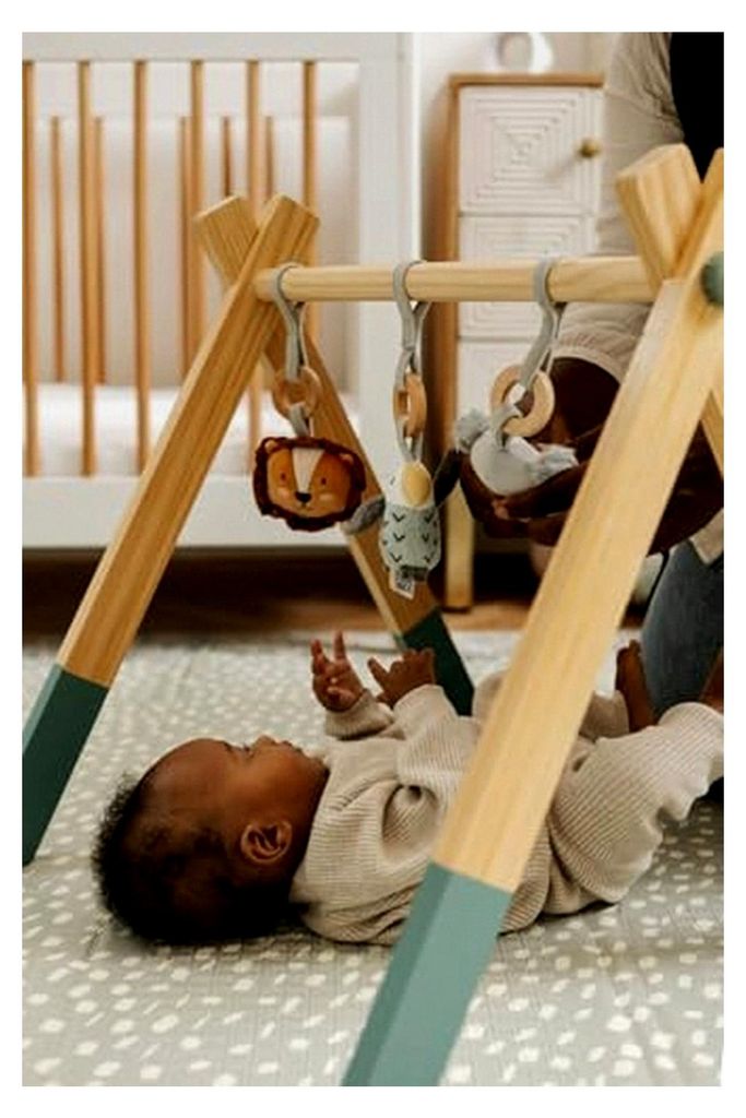 Babygymnastikcenter aus Holz mit interaktivem Zubehör - Holzspielzeug für Babys - Spielzeug für das Babyzimmer - Mehrfarbig - 0+ Monate