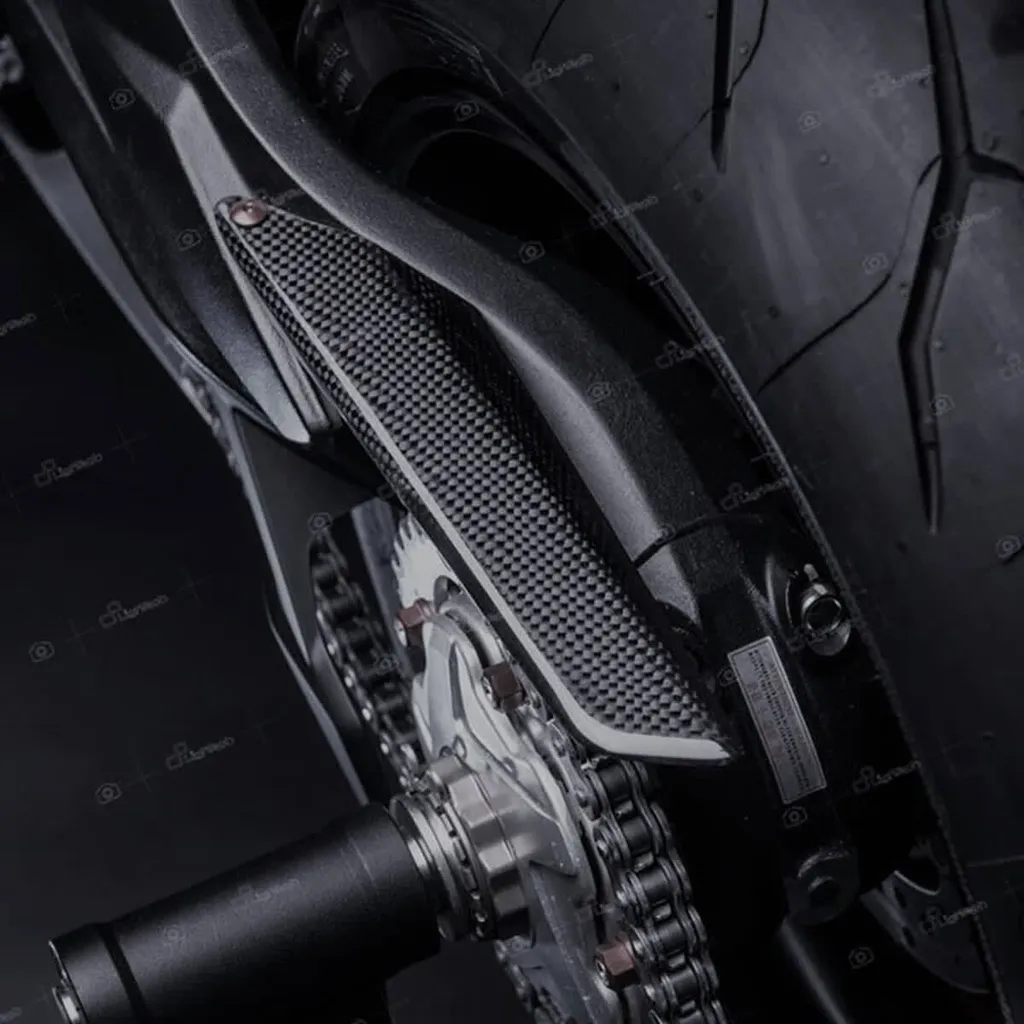 Cache-chaîne carbone mat pour MV Agusta Brutale 675 : Road & Track