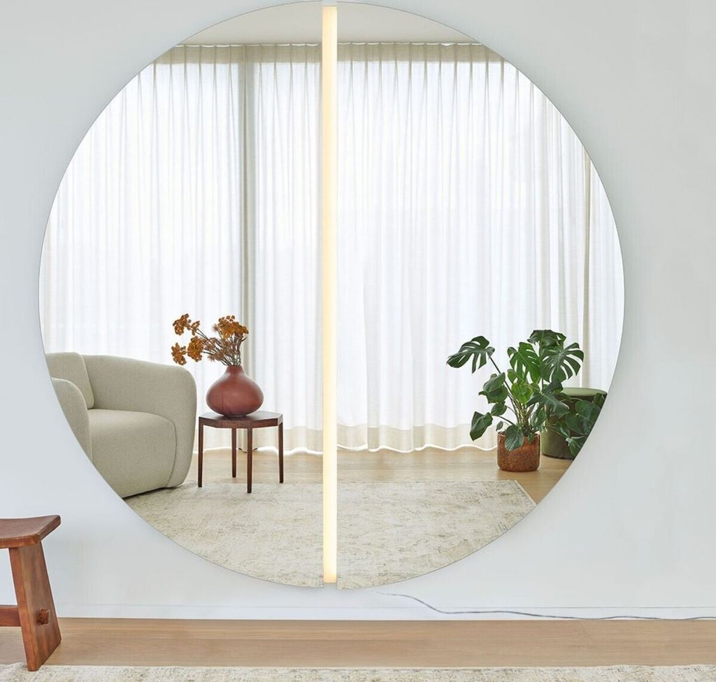 Casa Padrino Luxus Spiegel 200 x 3,5 x H. 200 cm - Runder Wandspiegel mit LED Streifen - Wohnzimmer Hotel Restaurant Boutique Spiegel