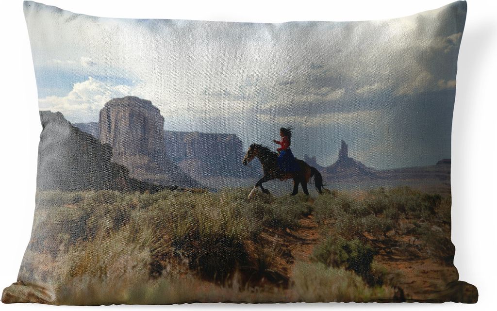 MuchoWow Outdoor Kissen - Indianerin auf einem Pferd - 60x40 cm - Wetterfest - Lounge Kissen - Zierkissen - Kissen für Innenräume