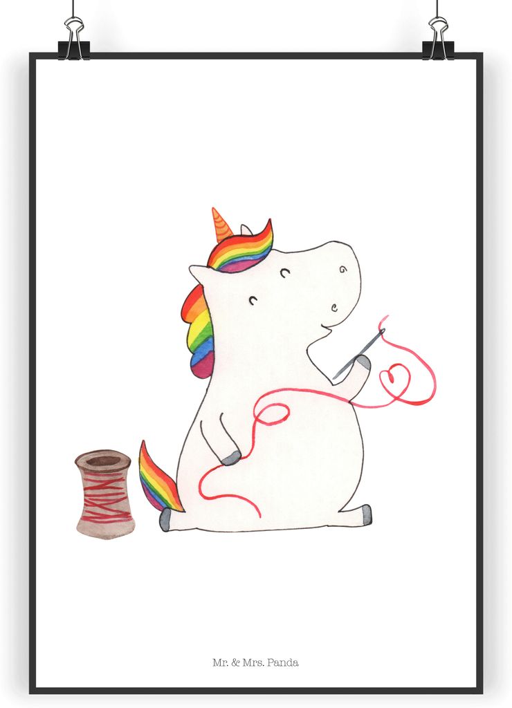 Mr. & Mrs. Panda Bild Einhorn Näherin DIN A4 - Weiß - Geschenk, Unicorn, wandkunst, Häkeln, Kunstdruck, Einhörner, wanddeko, Nähen, drucke, Ba...