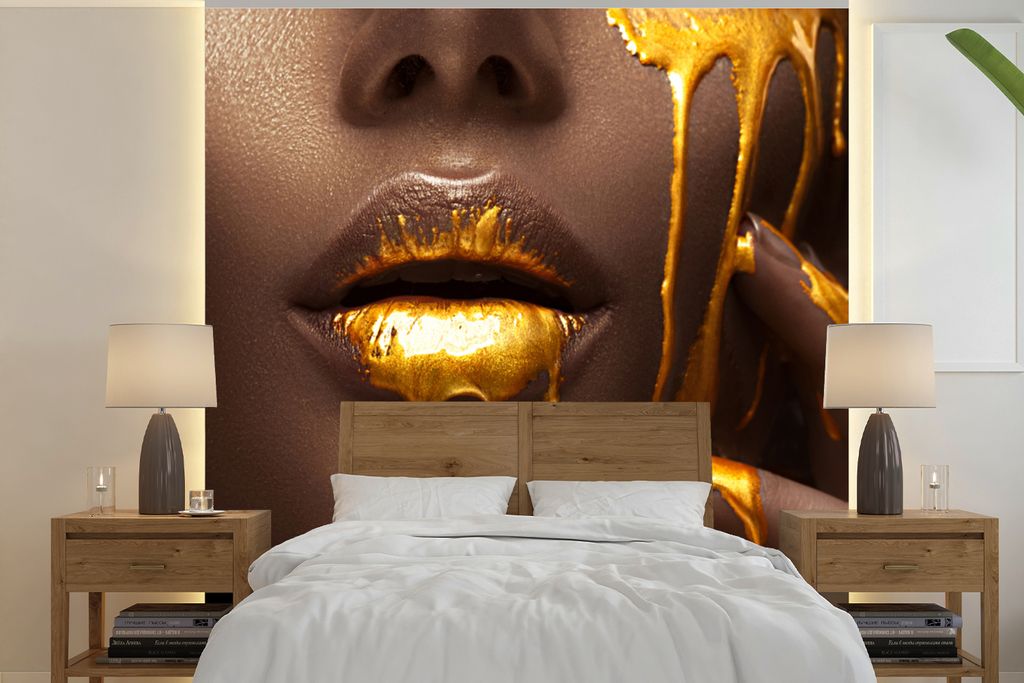 MuchoWow Fototapete für Wohnzimmer oder Schlafzimmer Wandtapete Vinyl Motivtapete Frau - Gold - Lippen - 240x240 cm - Schlafzimmer-Tapete