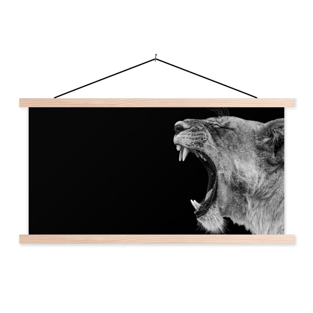 MuchoWow Textilposter Tiere - Löwe - Schwarz - Weiß - Porträt 120x60 cm mit holzfarbenen Rahmen - Klemmleiste