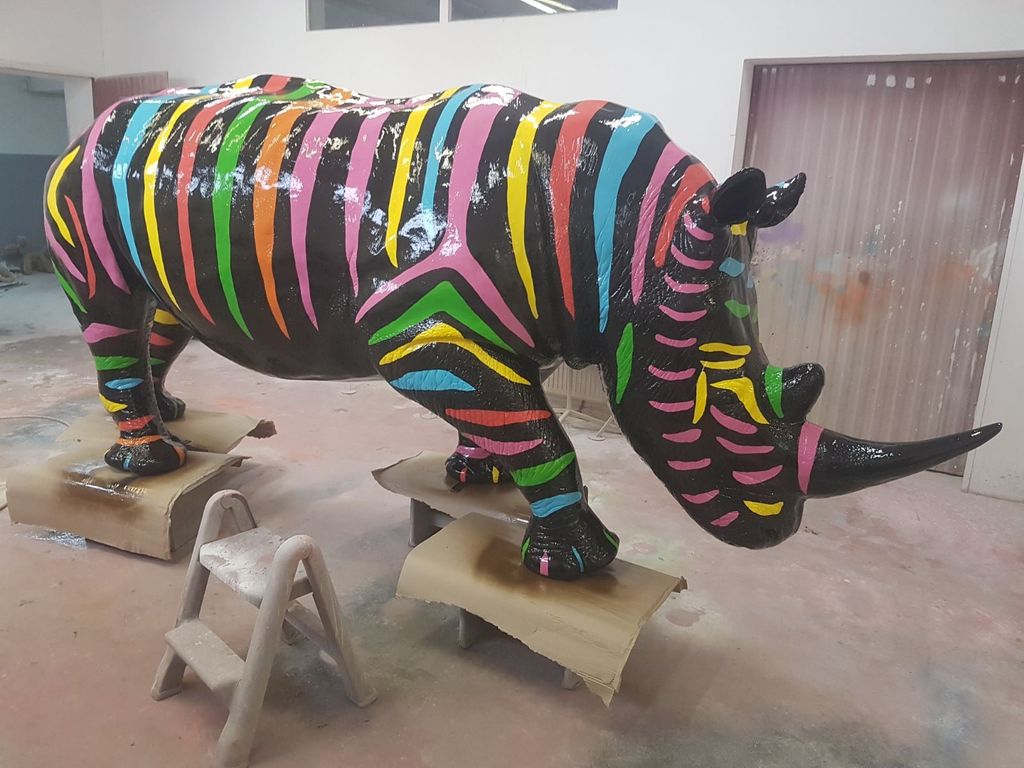 Abstrakte Figur Statue Gartenfiguren Dekoration Statuen Skulpturen Nashorn Neu