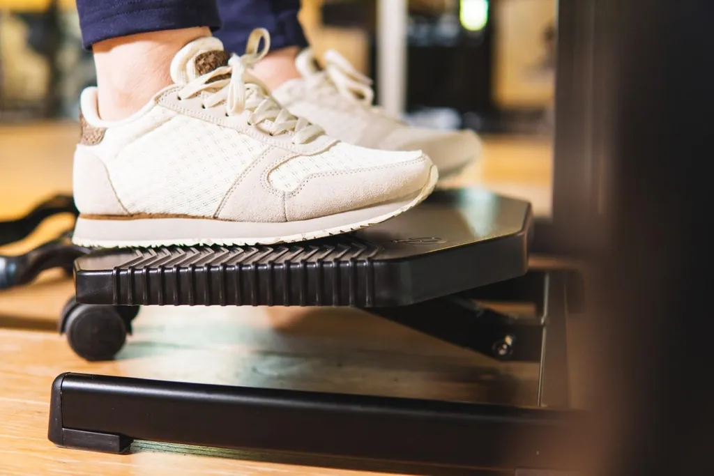 Repose-pieds inclinable Basic 950 noir avec plateforme antidérapante