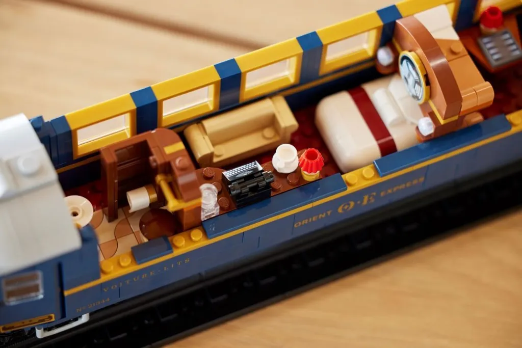 Train de collection LEGO 21344 Orient-Express, Grand Modèle d'Exposition - 15