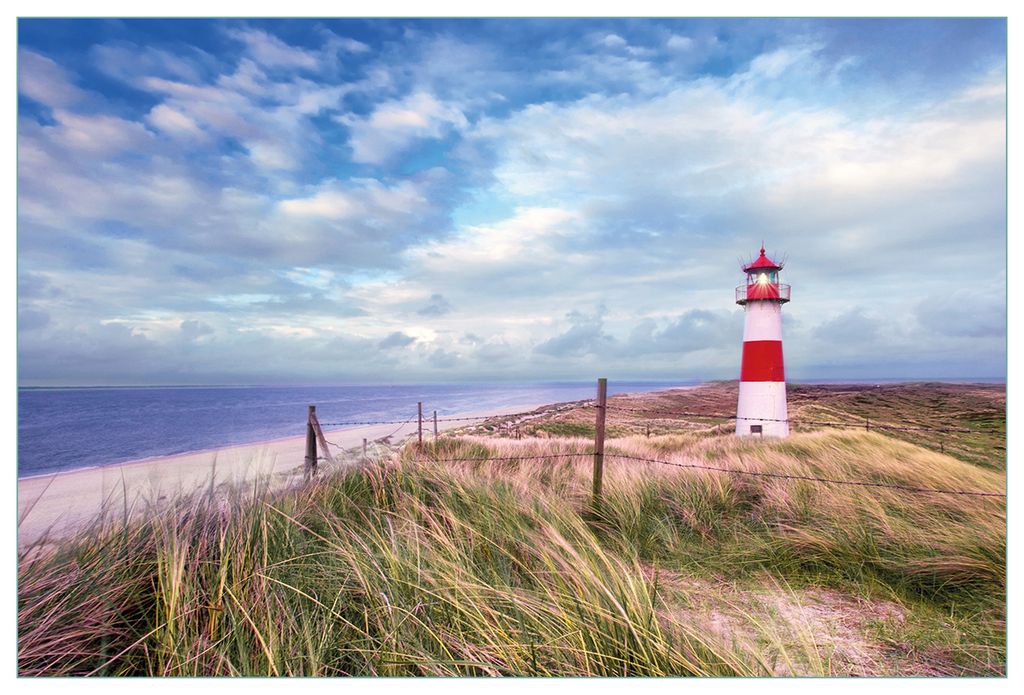Wallario Küchenrückwand aus Glas, Größe: 90 x 60 cm, Motiv: Leuchtturm am Strand von Sylt | Spritzschutz | abwischbar | pflegeleicht | in
